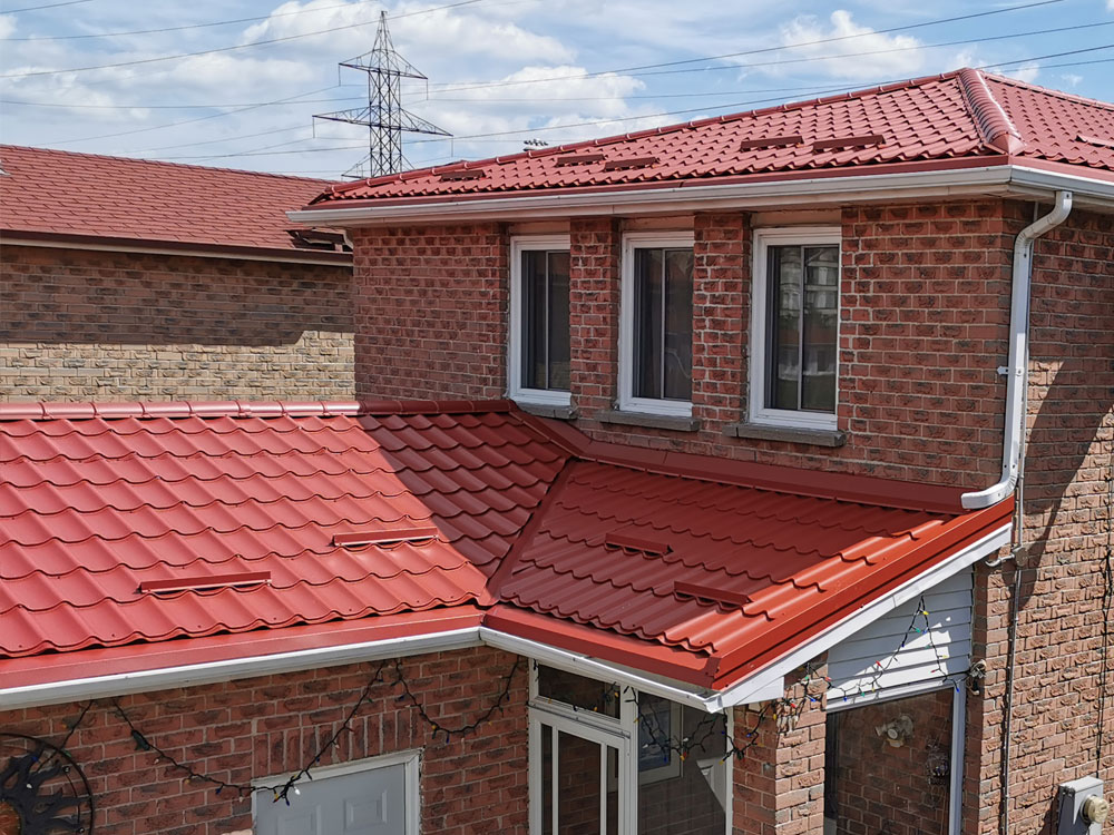 Metal-Roof-vs.Shingles-in-Ontario-An-In-Depth-Analysis