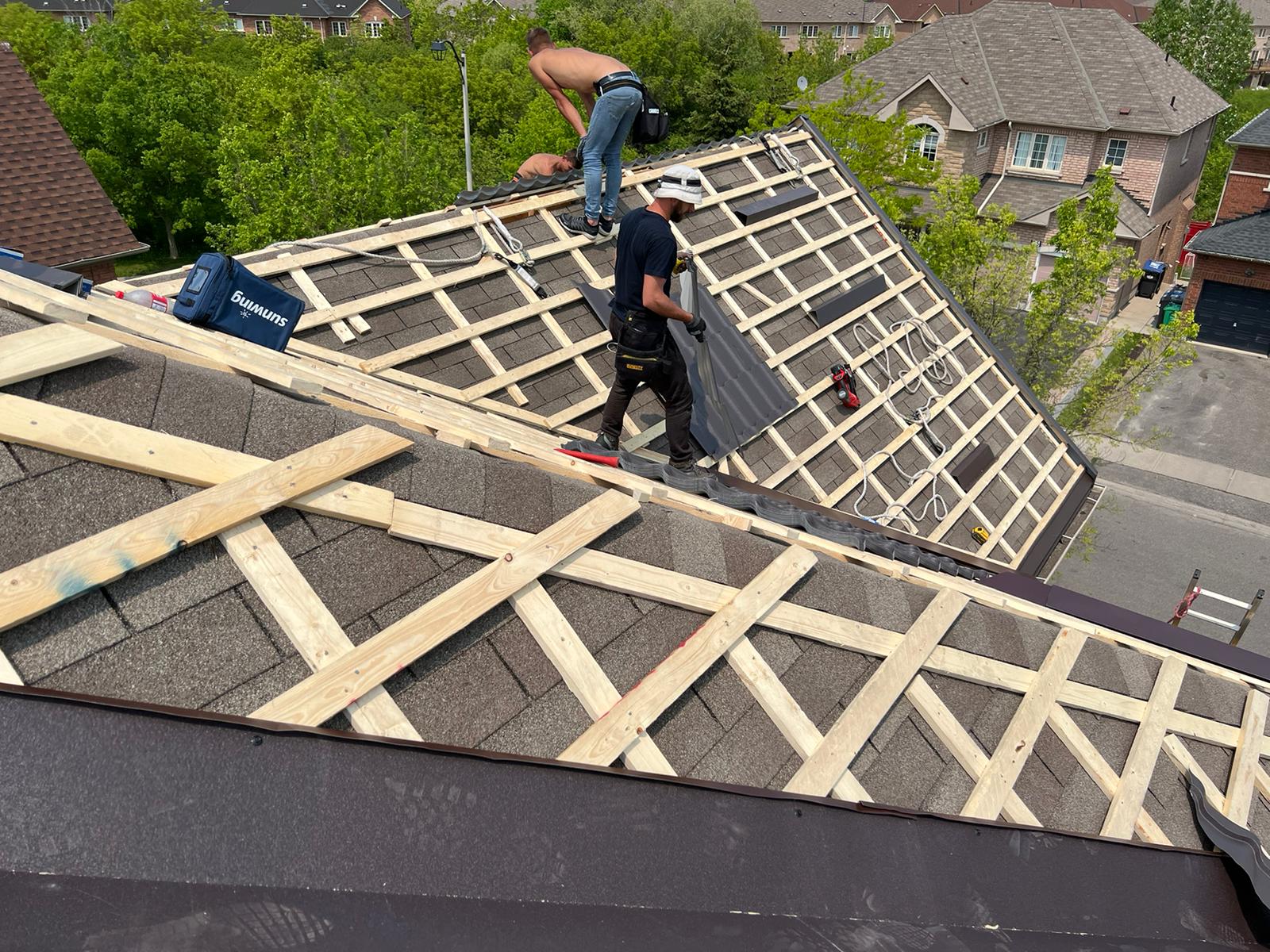 Underlayment for a metal roof - wooden deck. Professional installation