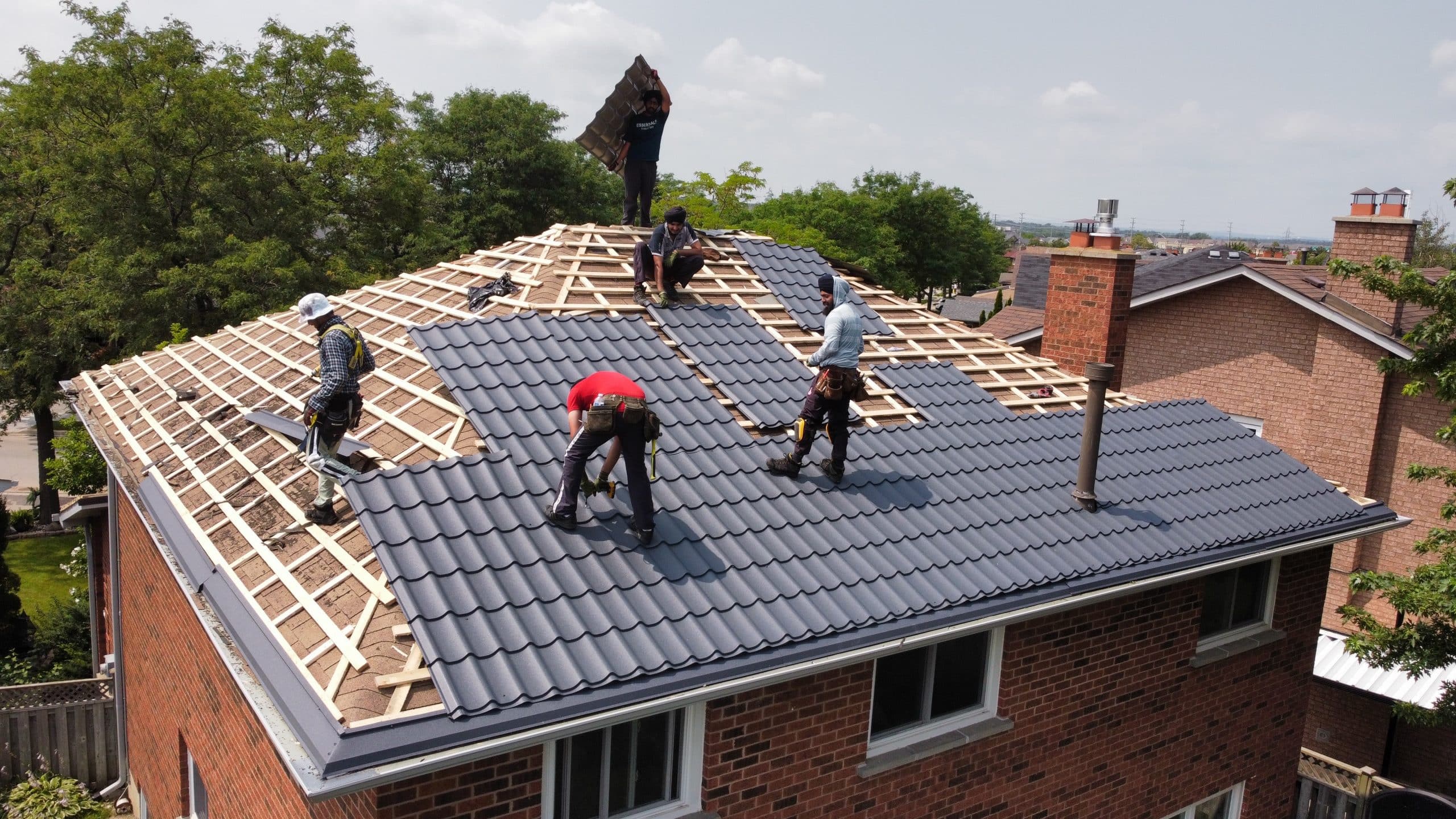 hip roof vs gable roof explanation